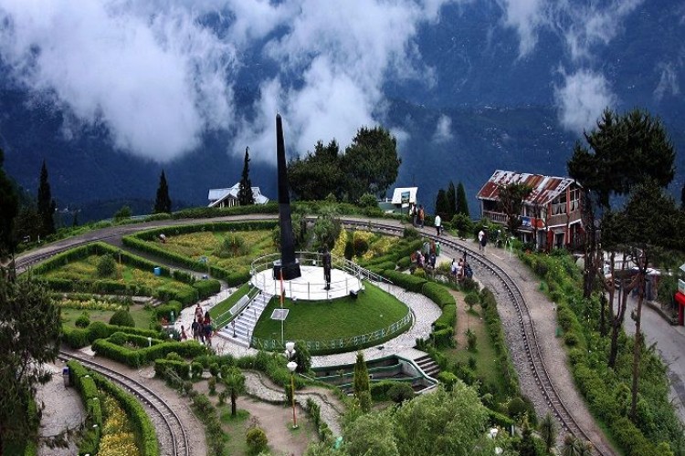 2 Nights Darjeeling with Kalimpong Excursion,  2 Nights Gangtok & 1 Night Silk Route